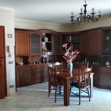 Romantic House * Lascari